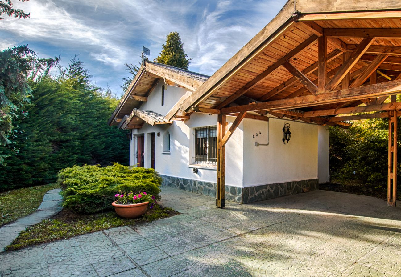 Casa en San Carlos de Bariloche - Casa Los Cerezos con estacionamiento