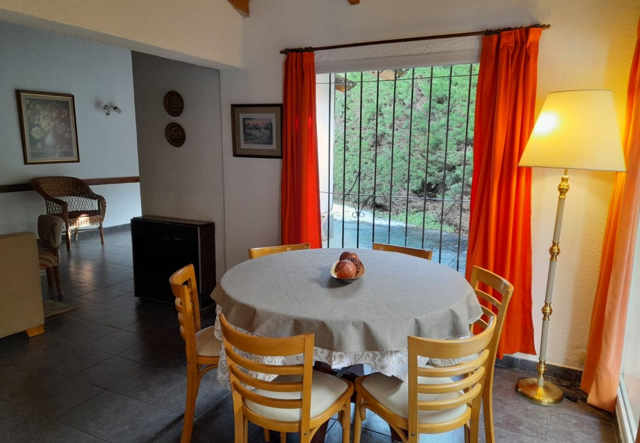 Casa en San Carlos de Bariloche - Casa Los Cerezos con estacionamiento