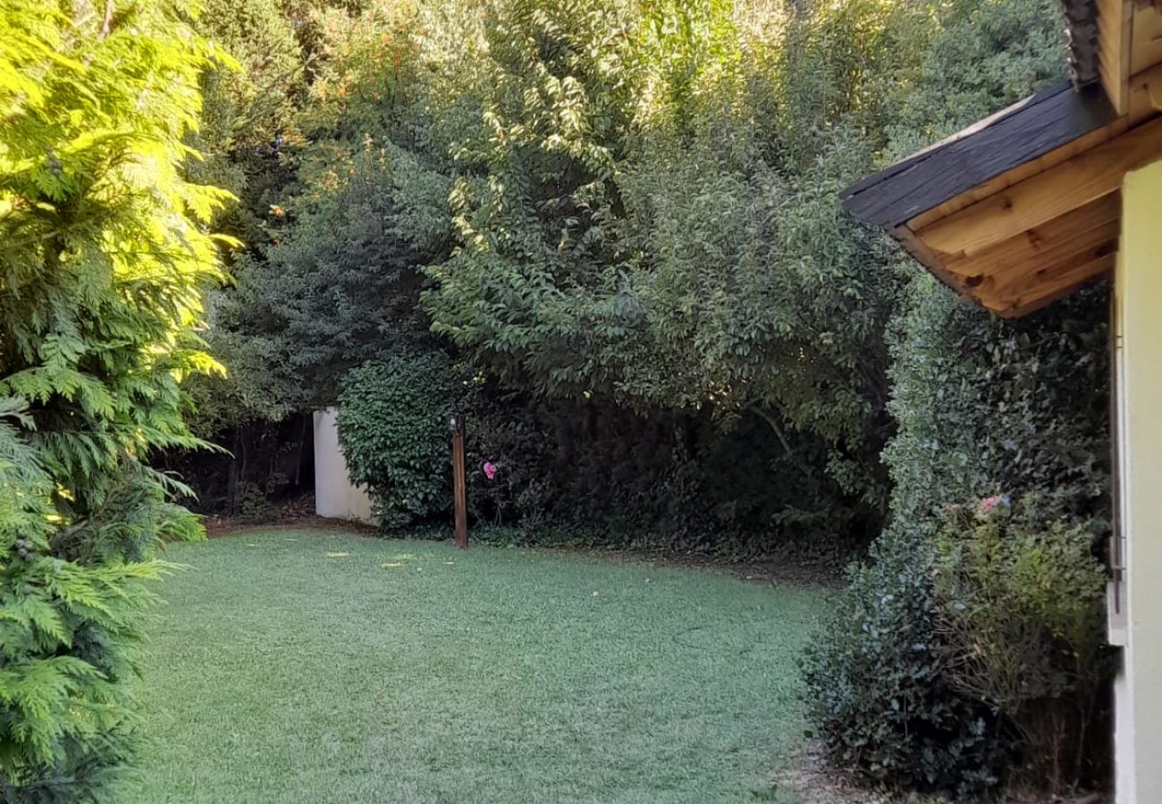 Casa en San Carlos de Bariloche - Casa Los Cerezos con estacionamiento