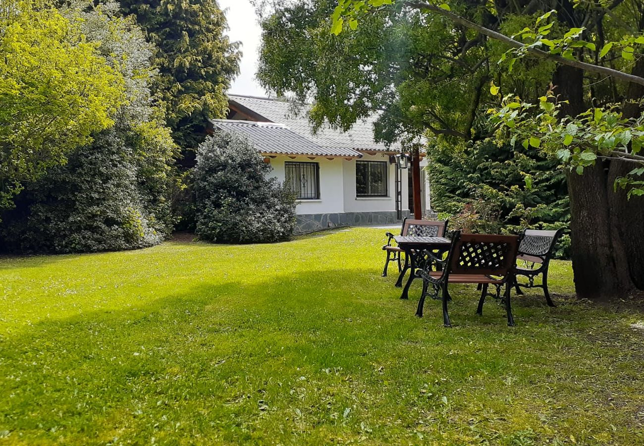 Casa en San Carlos de Bariloche - Casa Los Cerezos con estacionamiento