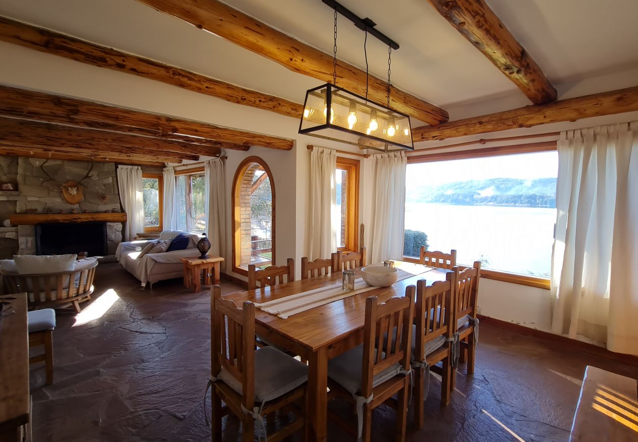 Casa en San Carlos de Bariloche - Casa con costa de lago y Piscina