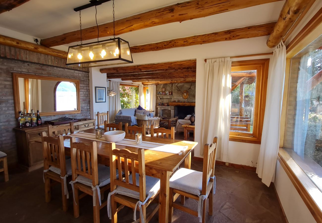 Casa en San Carlos de Bariloche - Casa con costa de lago y Piscina