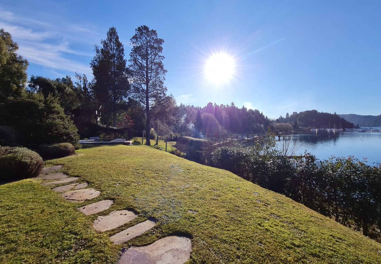Casa en San Carlos de Bariloche - Casa con costa de lago y Piscina