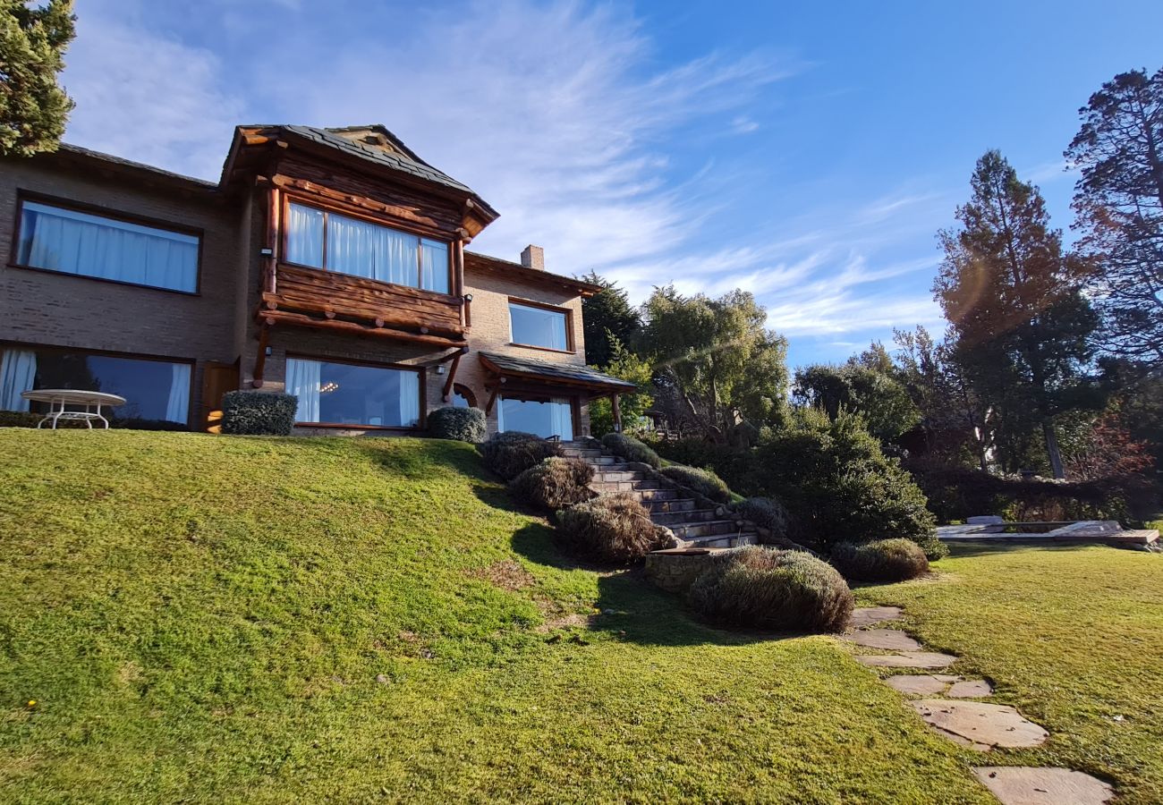 Casa en San Carlos de Bariloche - Casa con costa de lago y Piscina