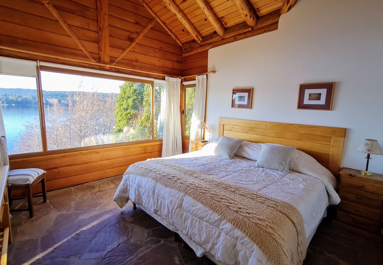 Casa en San Carlos de Bariloche - Casa con costa de lago y Piscina