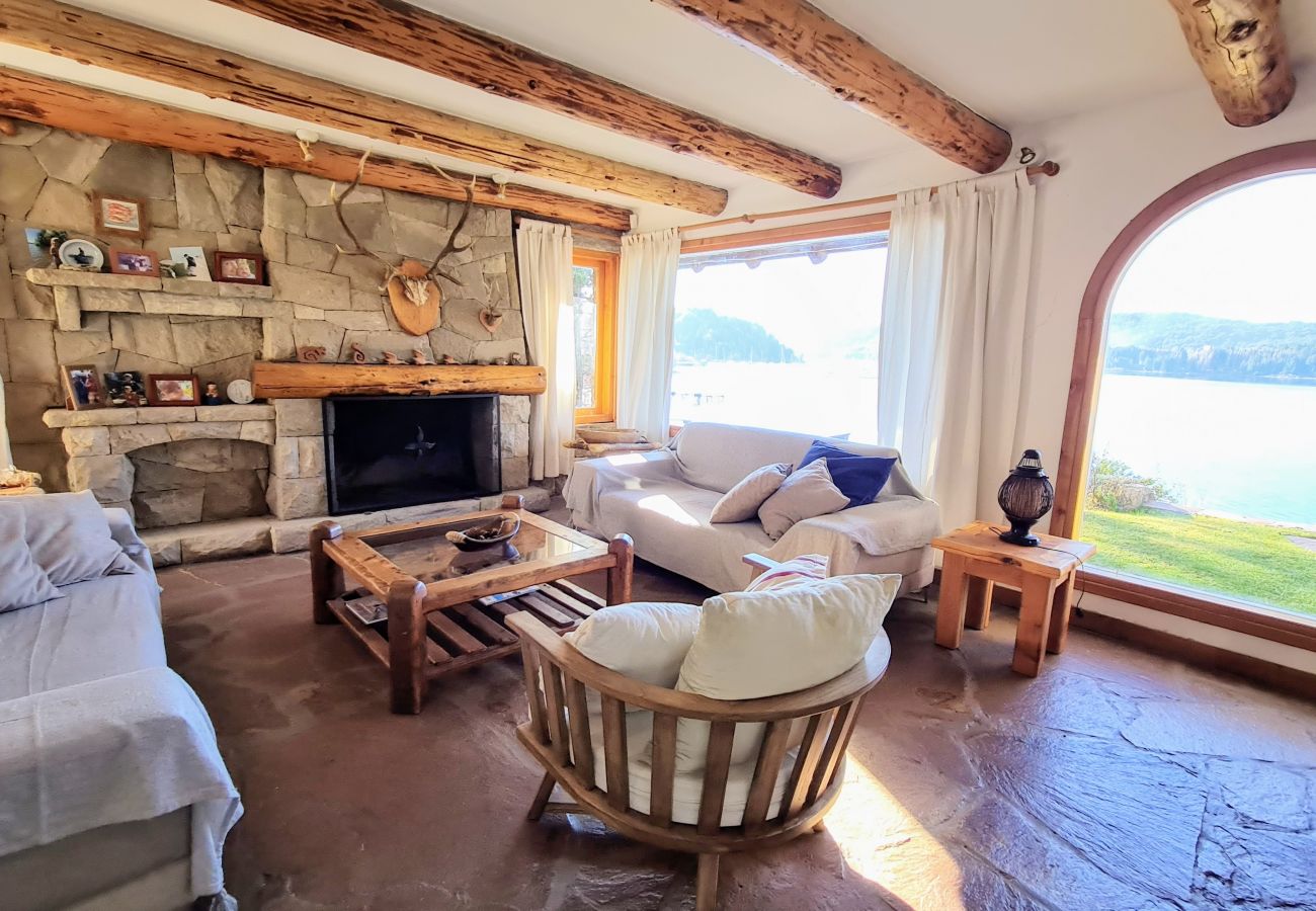 Casa en San Carlos de Bariloche - Casa con costa de lago y Piscina