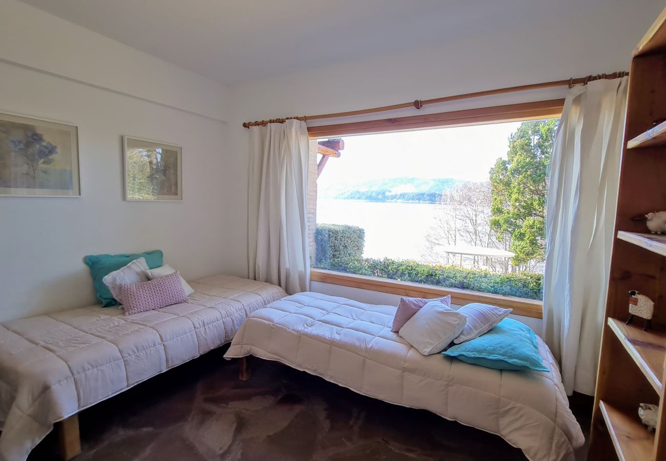 Casa en San Carlos de Bariloche - Casa con costa de lago y Piscina