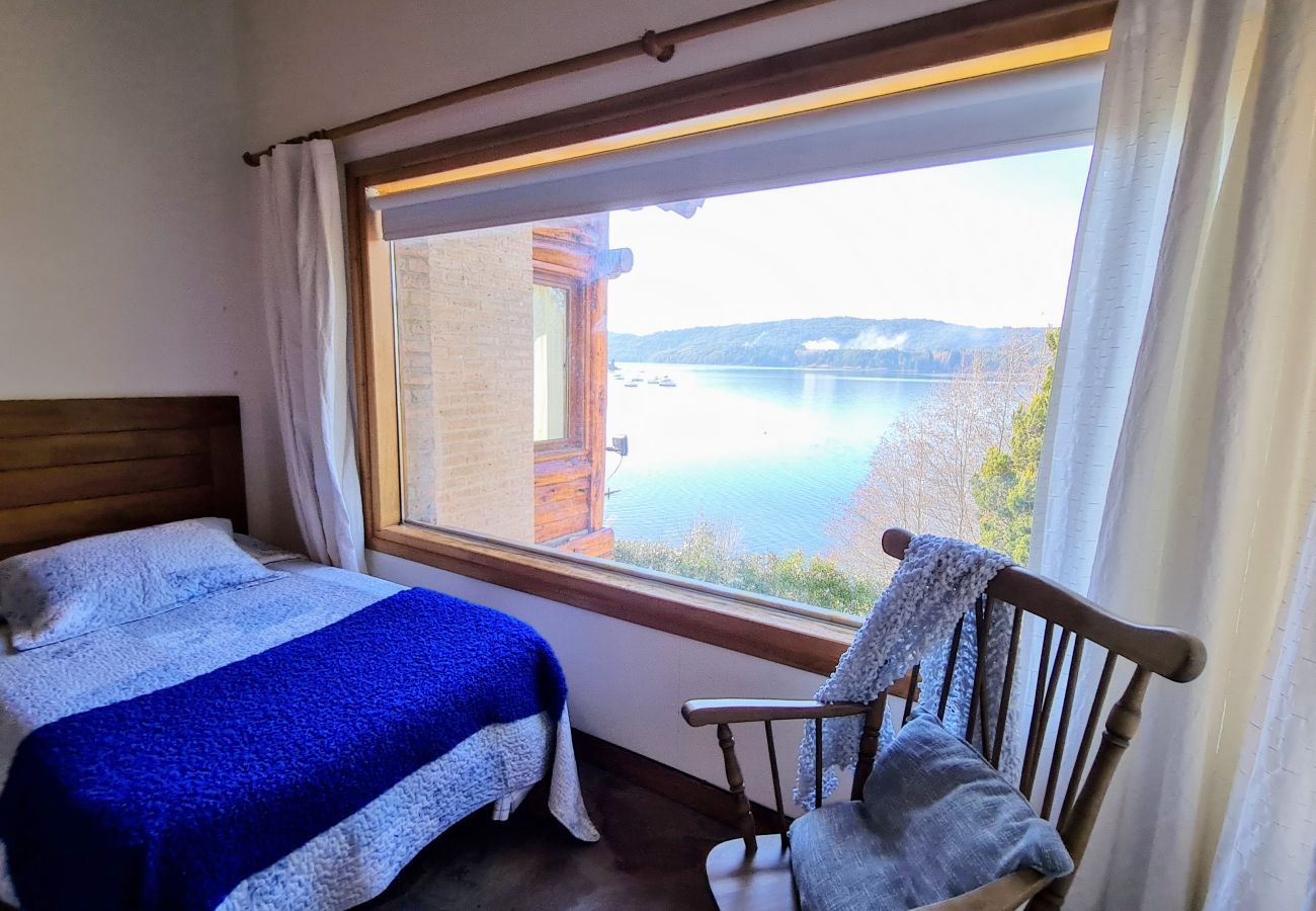 Casa en San Carlos de Bariloche - Casa con costa de lago y Piscina
