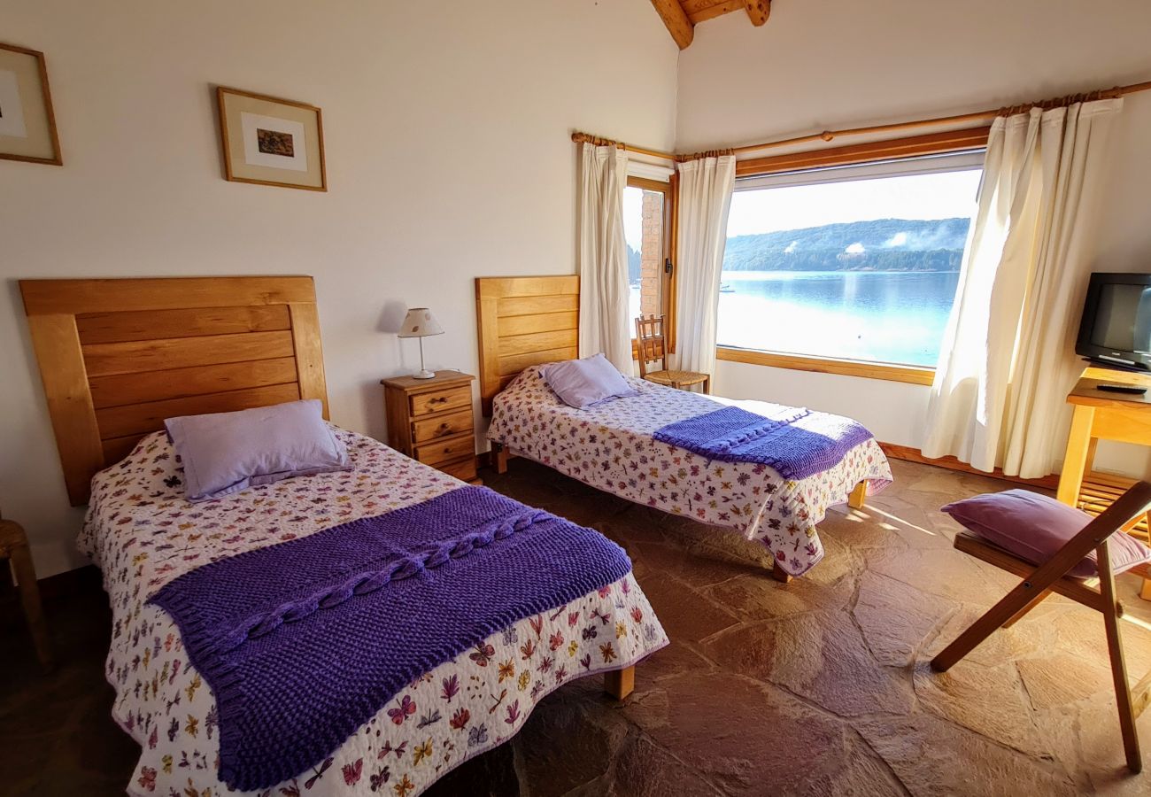 Casa en San Carlos de Bariloche - Casa con costa de lago y Piscina