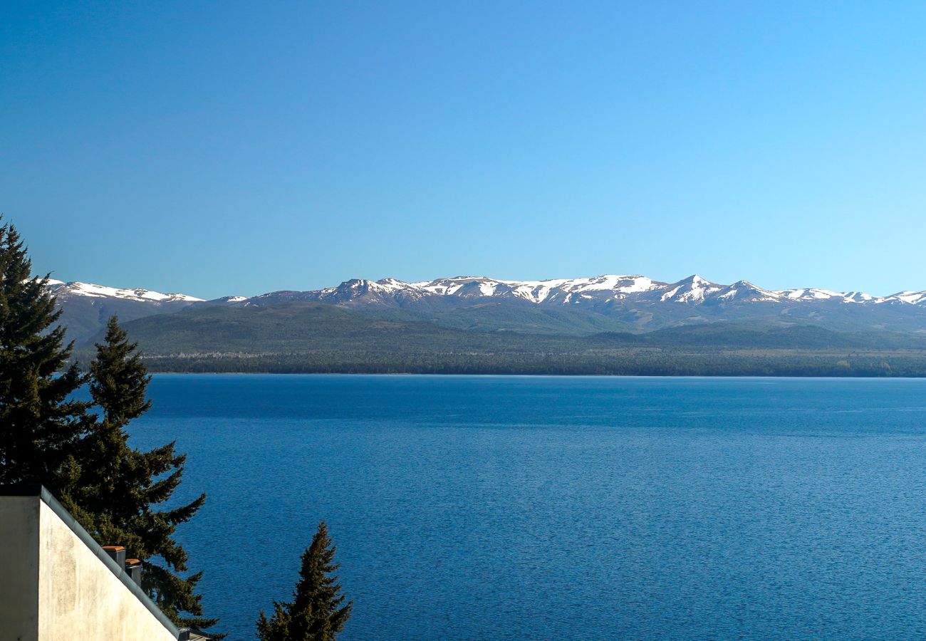 Apartamento en San Carlos de Bariloche - Apart Nahuel Huapi con vista al lago y estac.