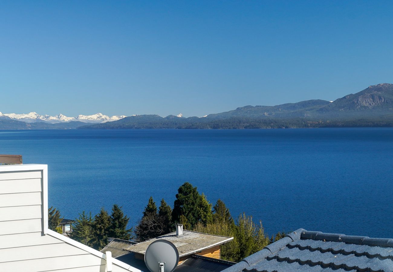 Apartamento en San Carlos de Bariloche - Apart Nahuel Huapi con vista al lago y estac.