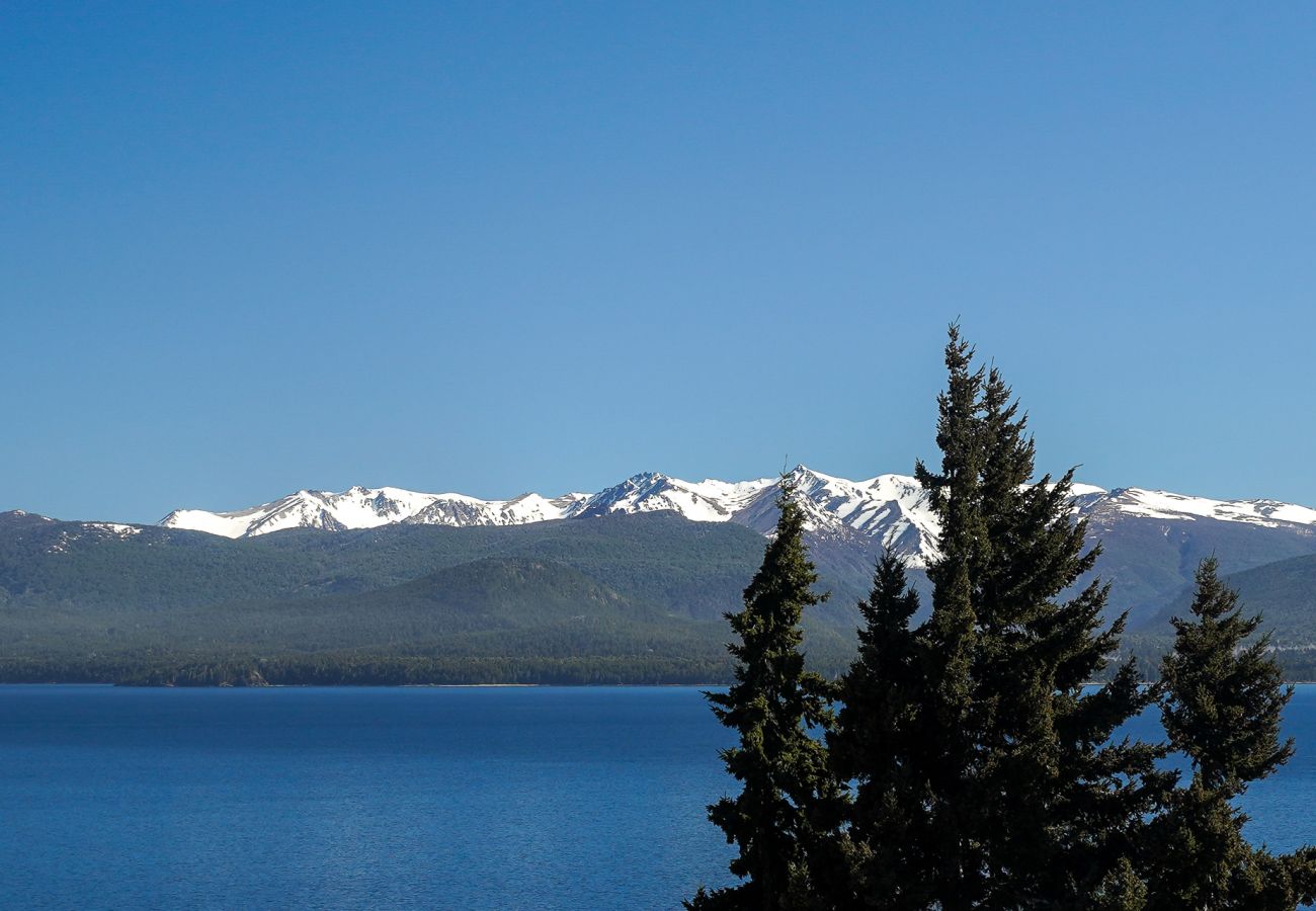 Apartamento en San Carlos de Bariloche - Apart Nahuel Huapi con vista al lago y estac.
