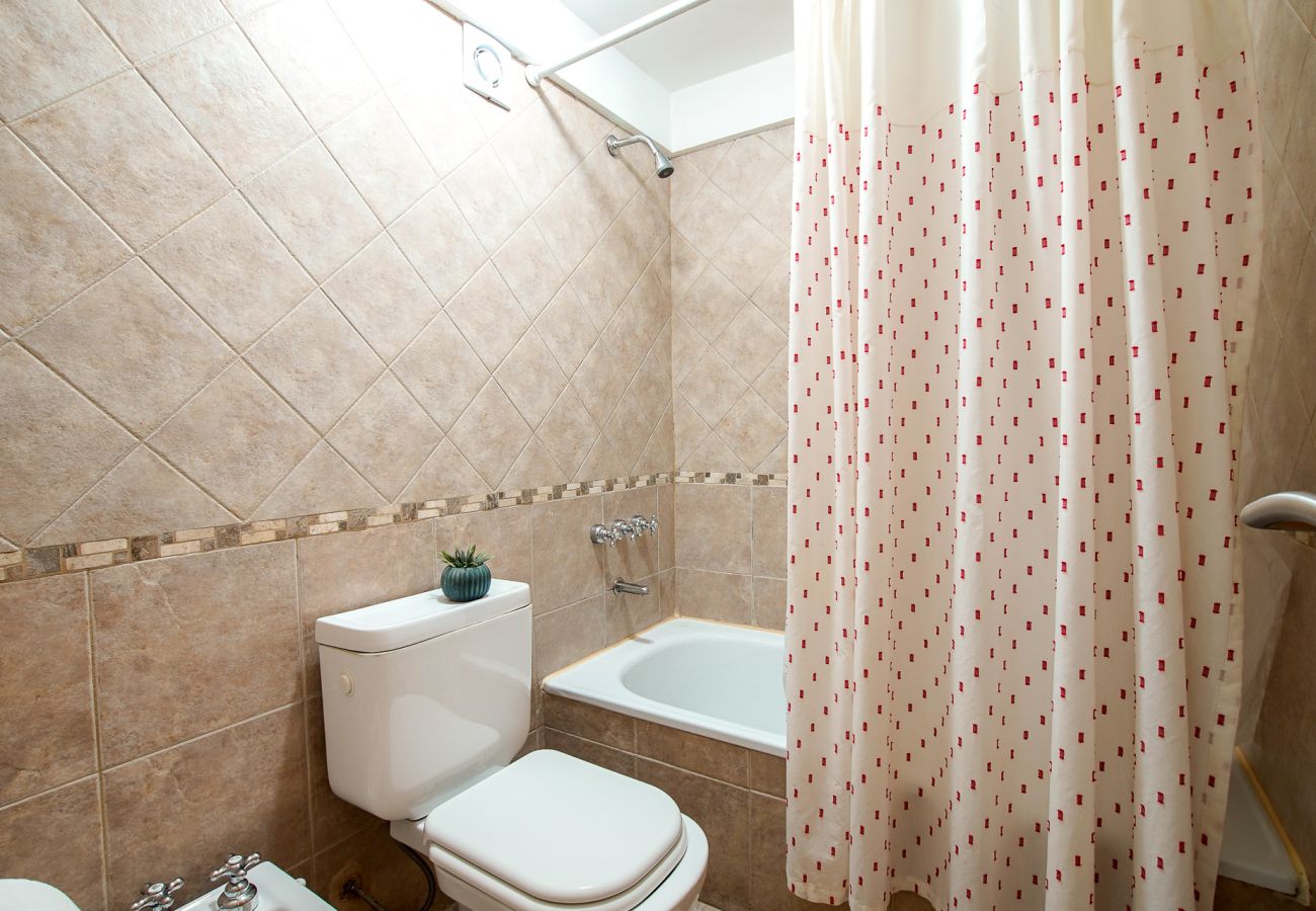 Apartamento en San Carlos de Bariloche - Apart Nahuel Huapi con vista al lago y estac.