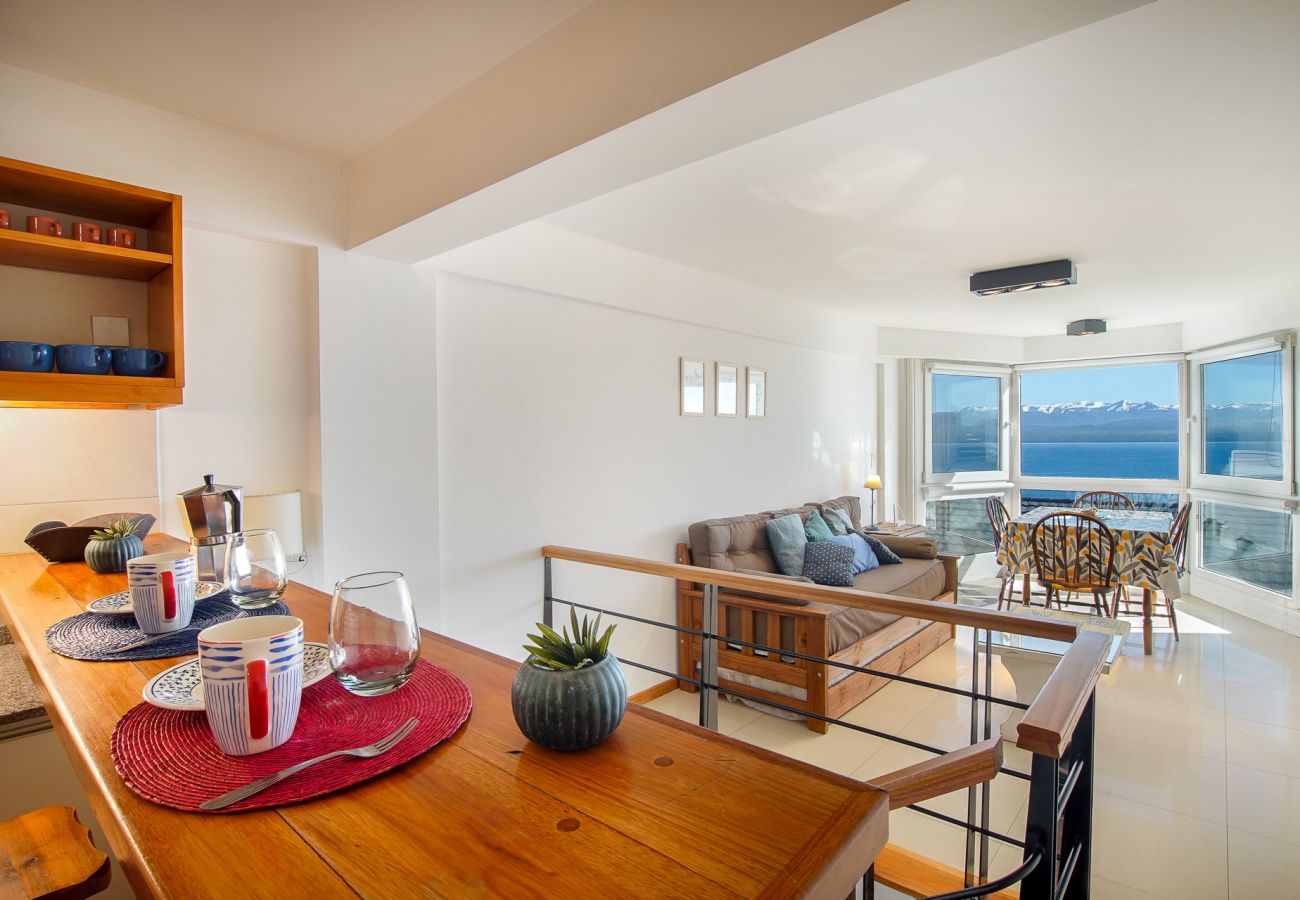 Apartamento en San Carlos de Bariloche - Apart Nahuel Huapi con vista al lago y estac.