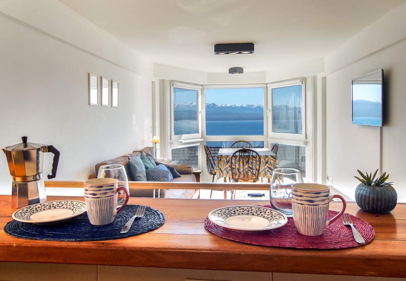 Apartamento en San Carlos de Bariloche - Apart Nahuel Huapi con vista al lago y estac.