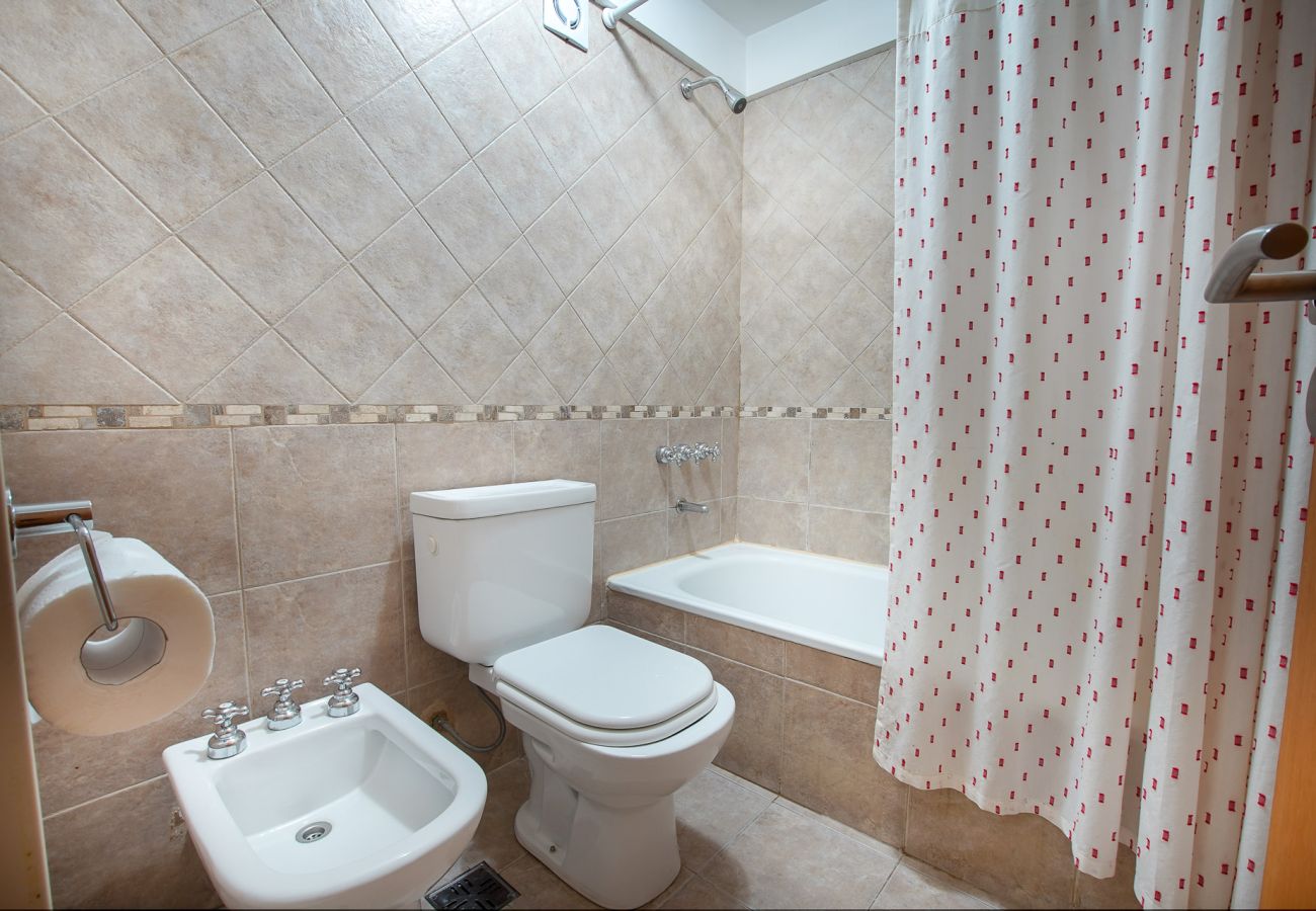 Apartamento en San Carlos de Bariloche - Apart Nahuel Huapi con vista al lago y estac.