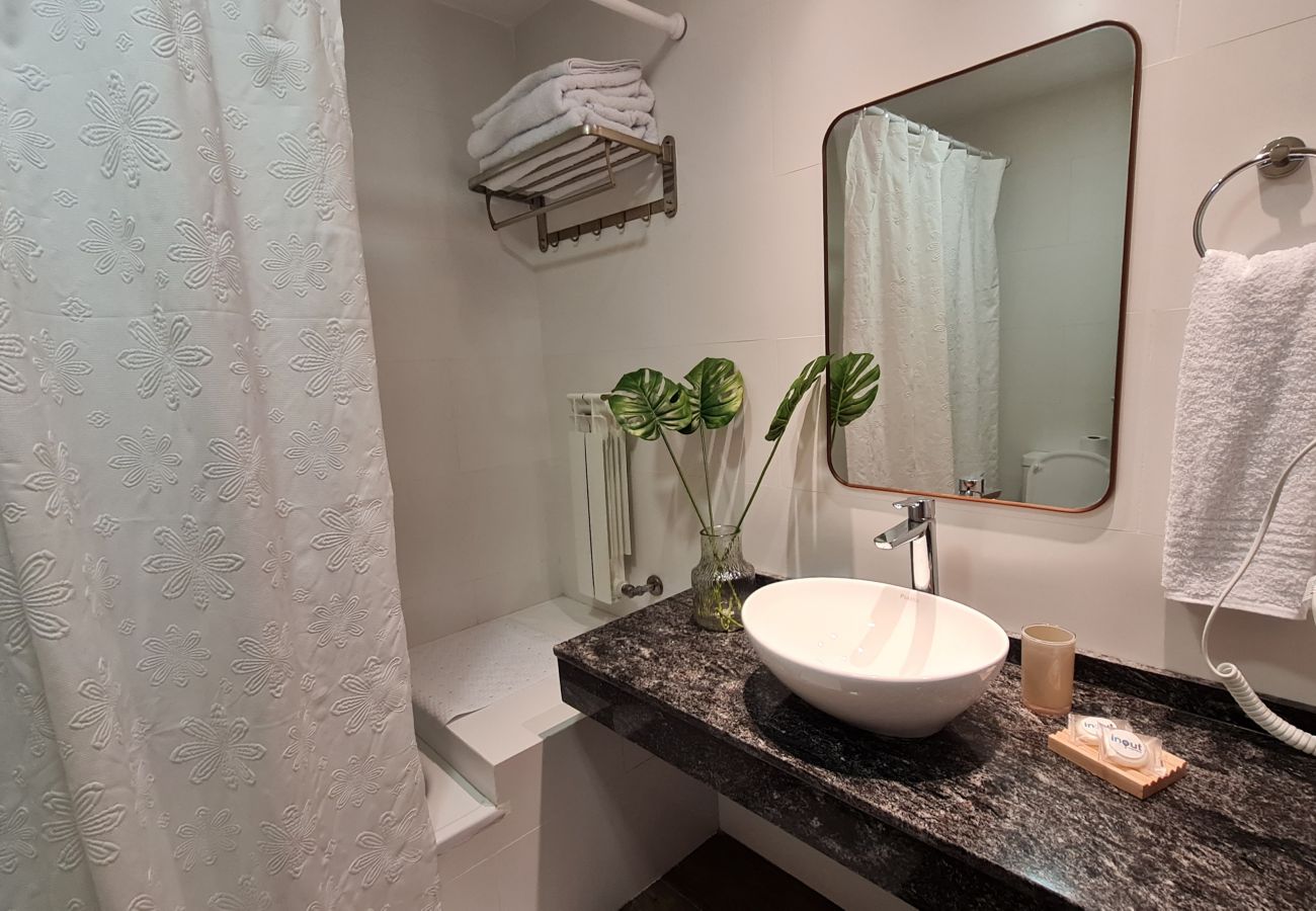 Apartamento en San Carlos de Bariloche - MUTISIA, departamento con terraza y vista al lago