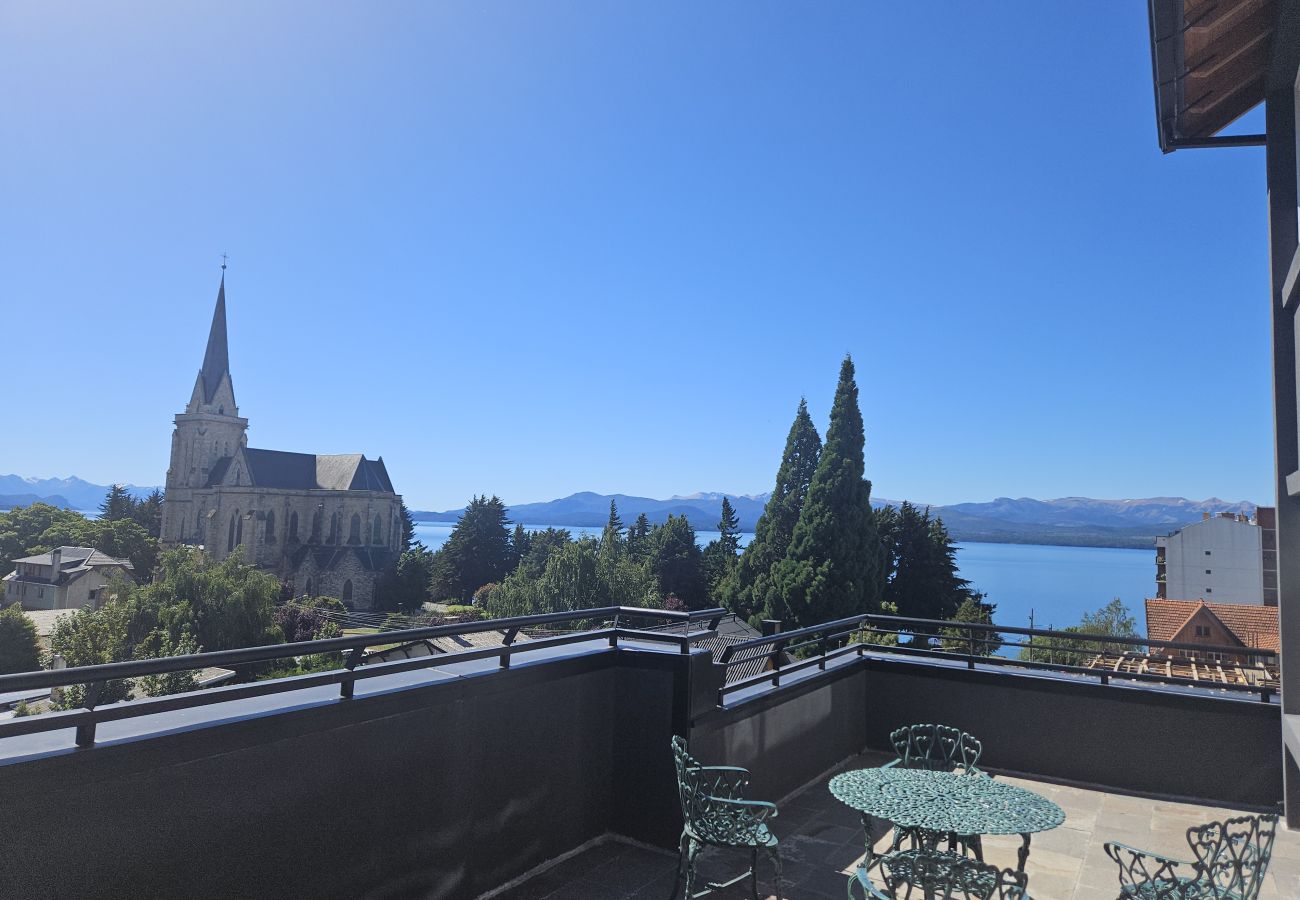 Apartamento en San Carlos de Bariloche - MUTISIA, departamento con terraza y vista al lago
