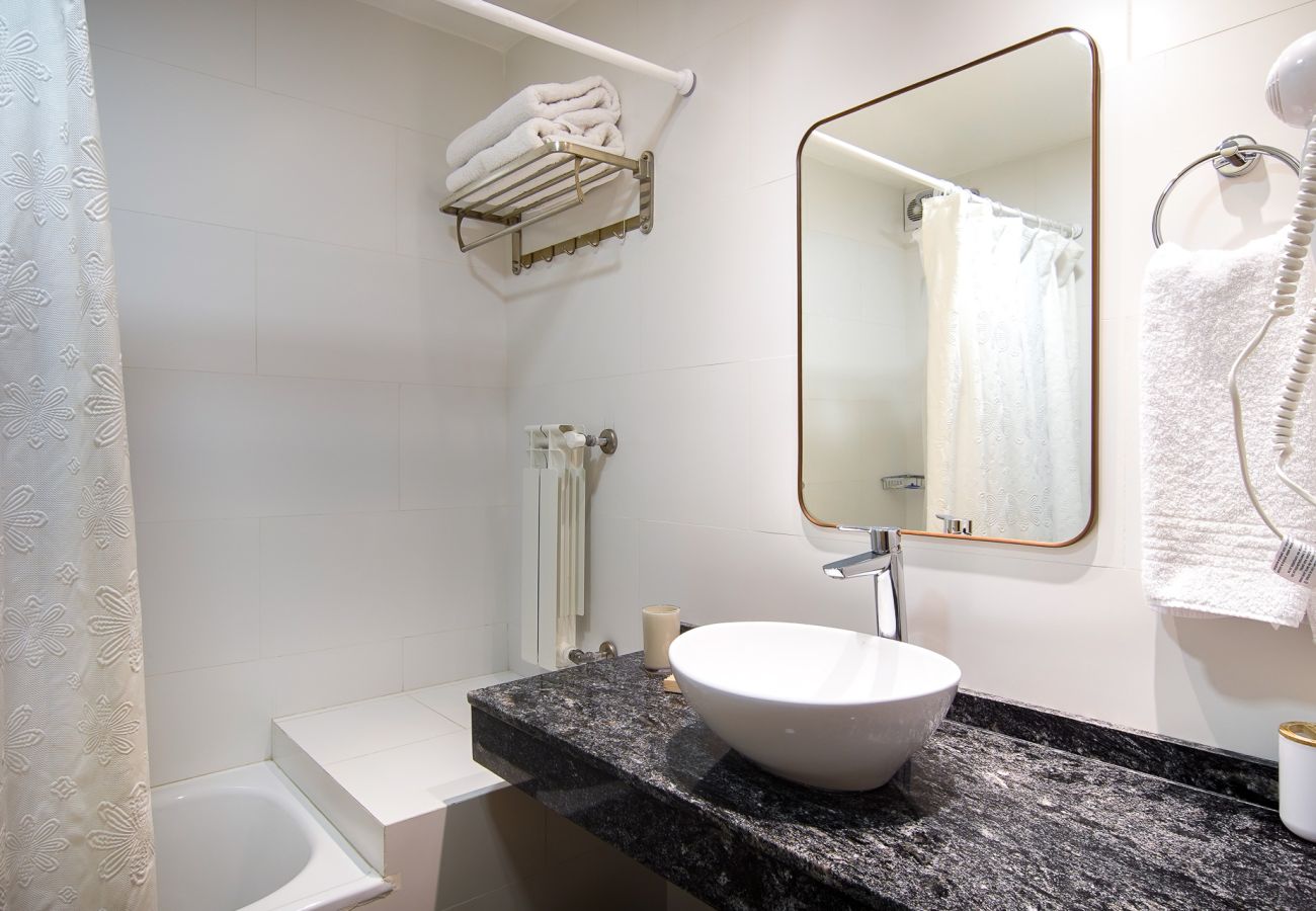 Apartamento en San Carlos de Bariloche - MUTISIA, departamento con terraza y vista al lago