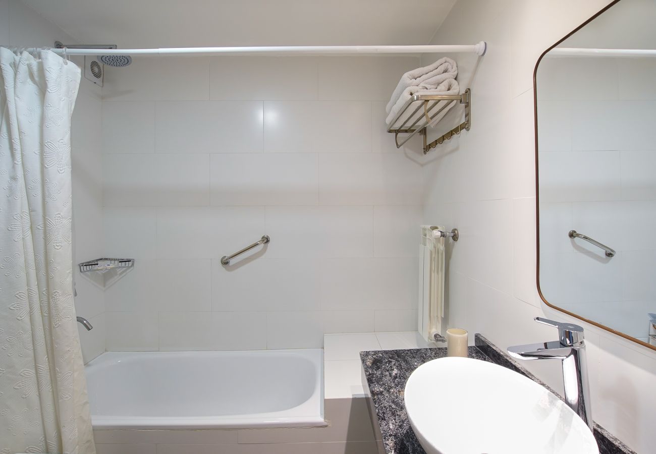 Apartamento en San Carlos de Bariloche - MUTISIA, departamento con terraza y vista al lago