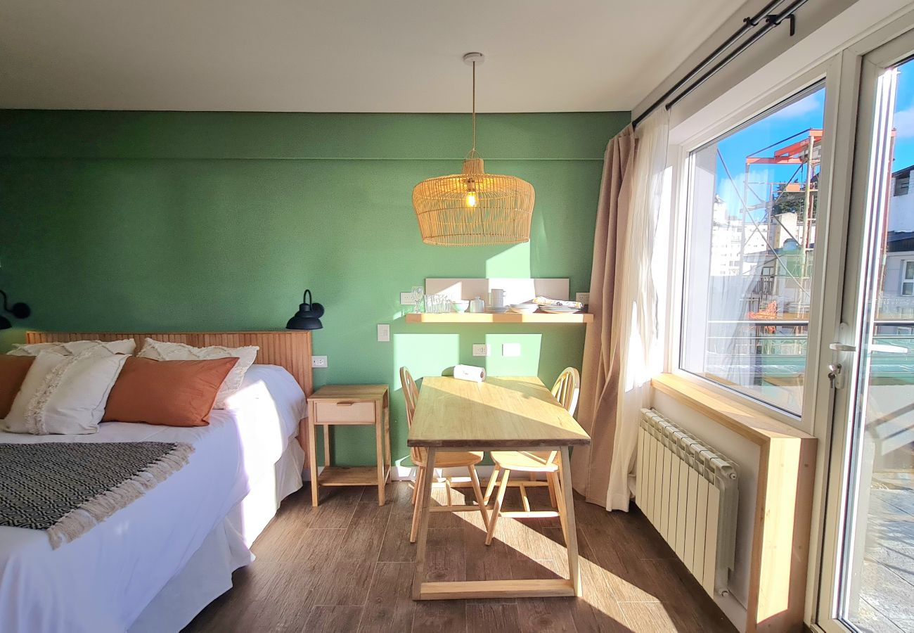 Estudio en San Carlos de Bariloche - LLANTEN departamento con vista al Lago y estaciona