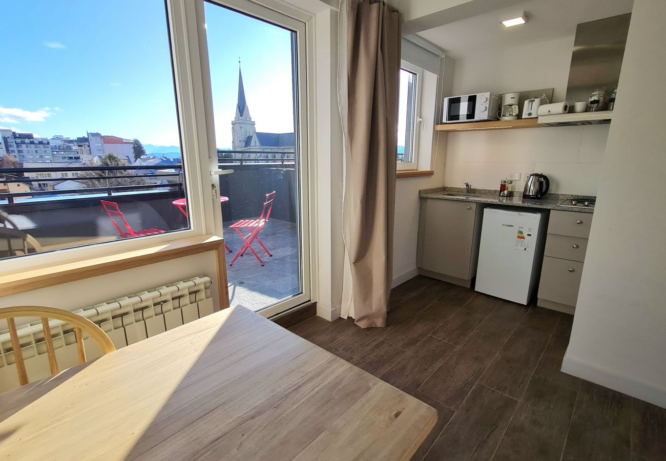 Estudio en San Carlos de Bariloche - LLANTEN departamento con vista al Lago y estaciona