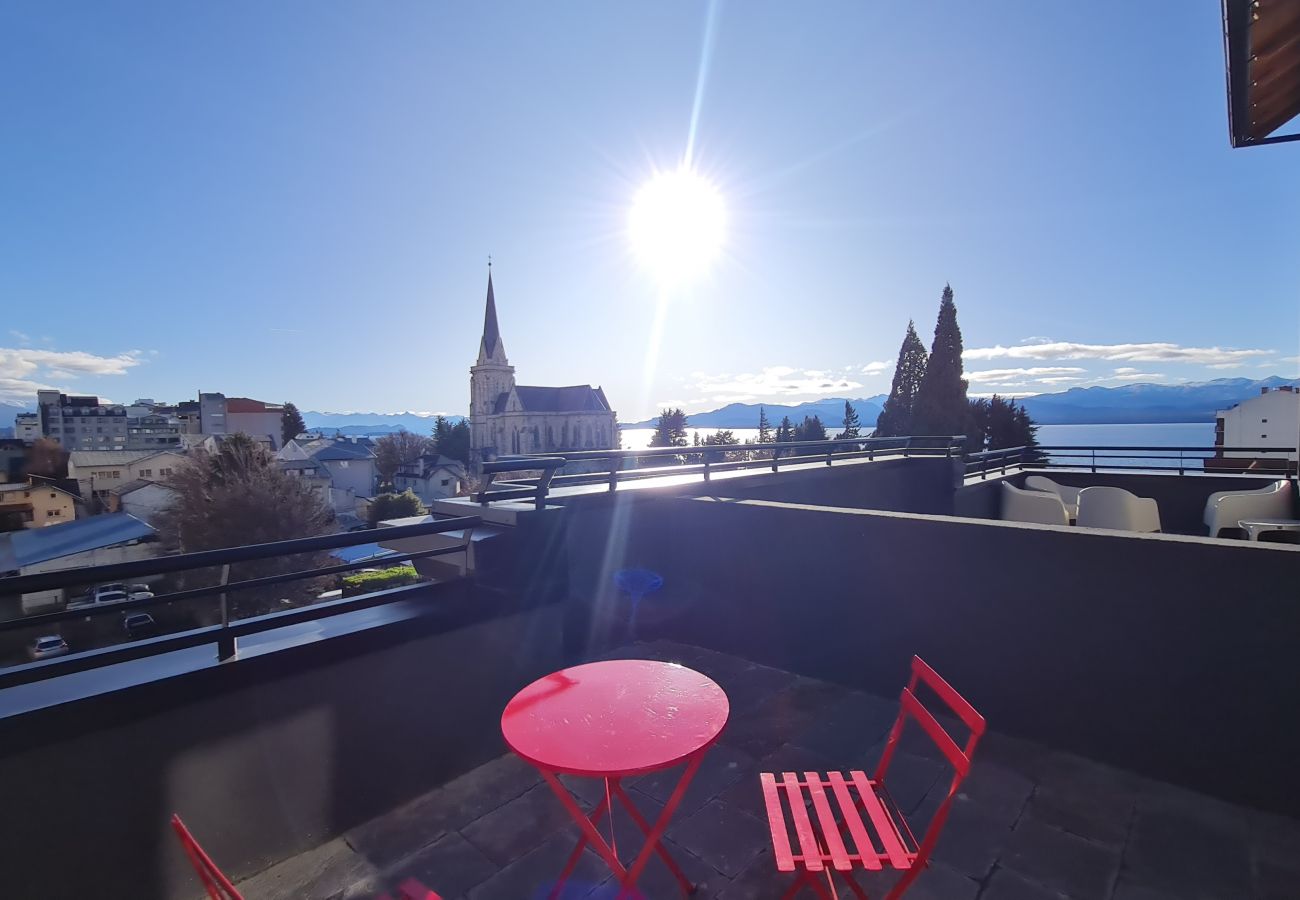 Estudio en San Carlos de Bariloche - LLANTEN departamento con vista al Lago y estaciona