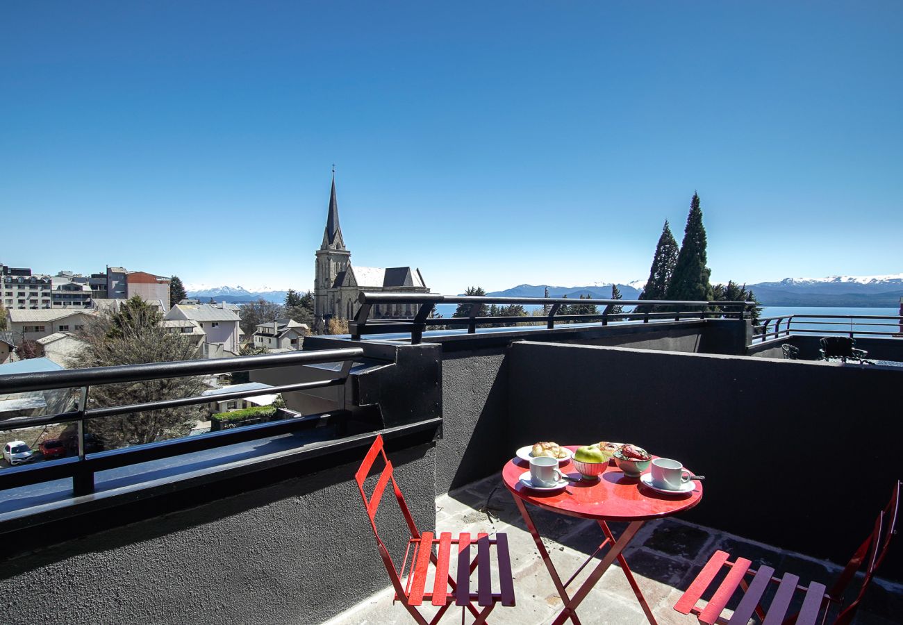 Estudio en San Carlos de Bariloche - LLANTEN departamento con vista al Lago y estaciona