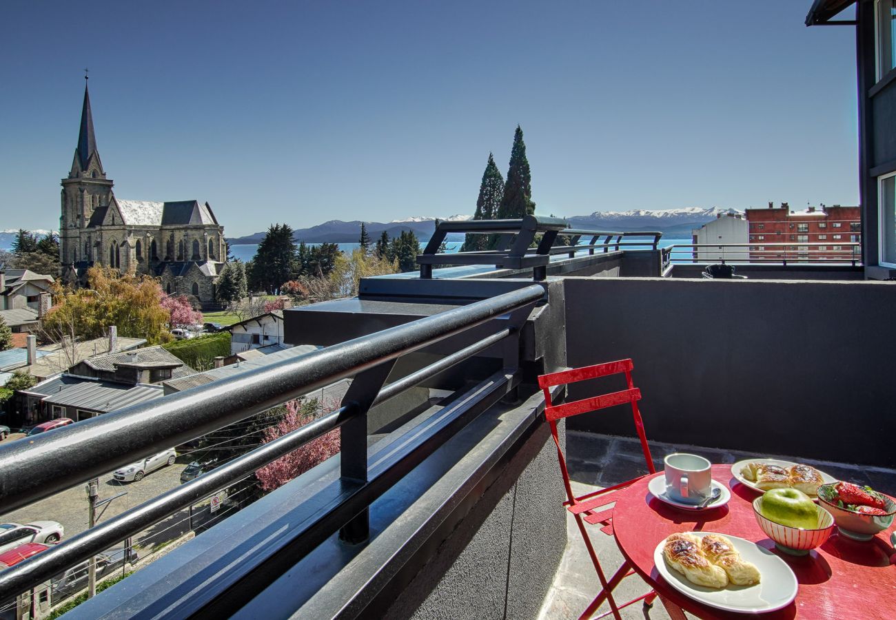 Estudio en San Carlos de Bariloche - LLANTEN departamento con vista al Lago y estaciona