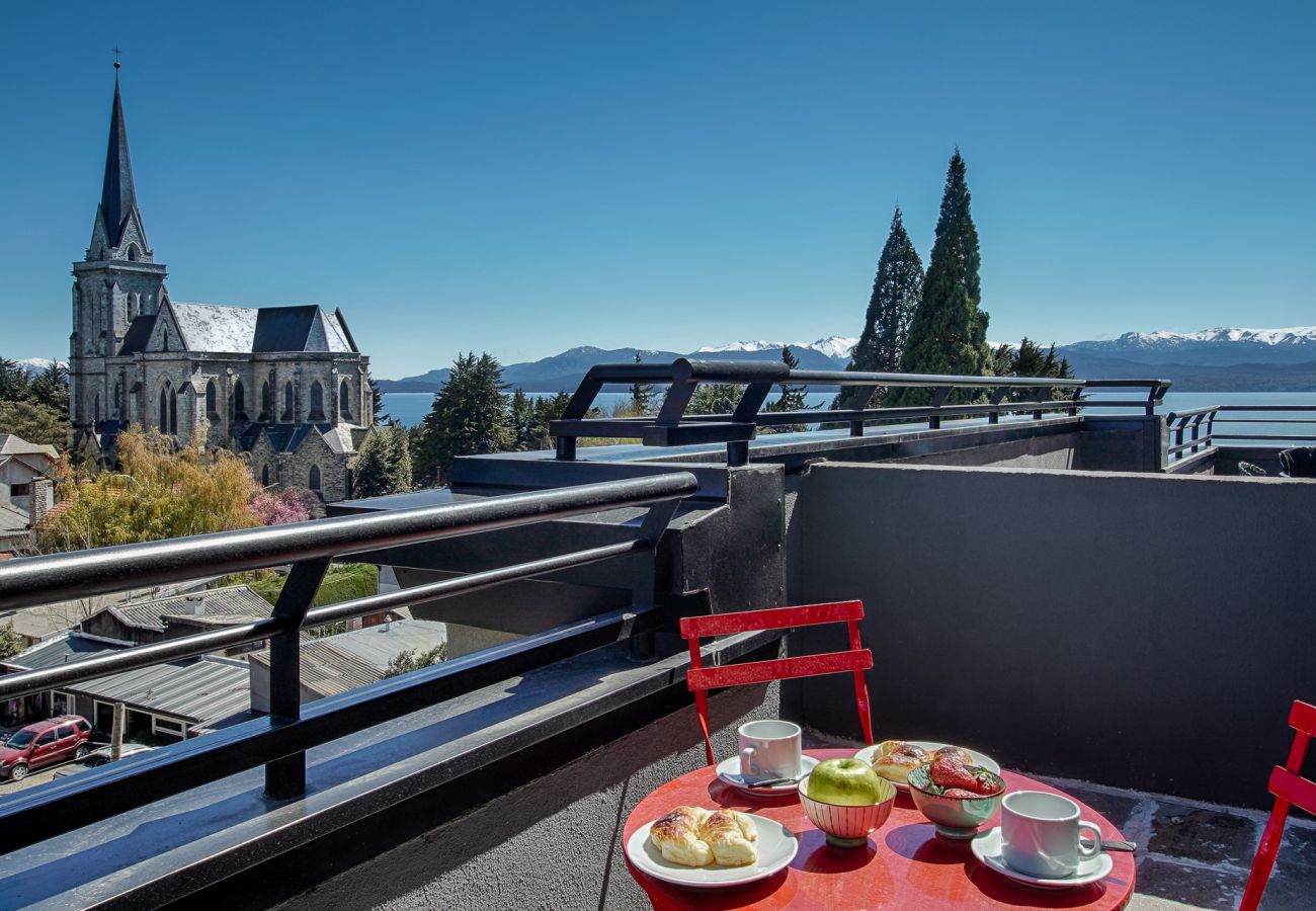 Estudio en San Carlos de Bariloche - LLANTEN departamento con vista al Lago y estaciona