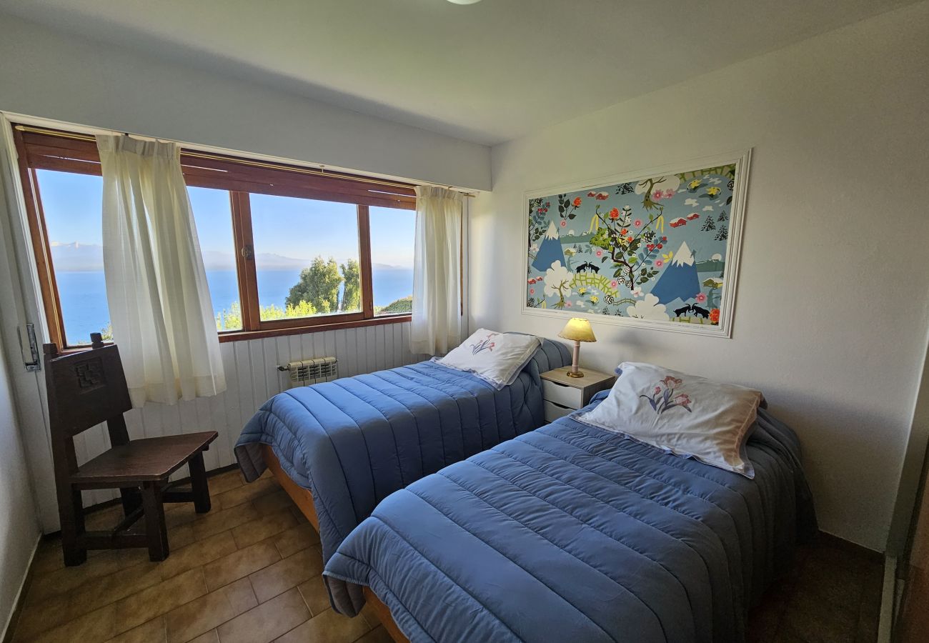 Casa en San Carlos de Bariloche - Naguia con espectacular vista al lago y parrilla