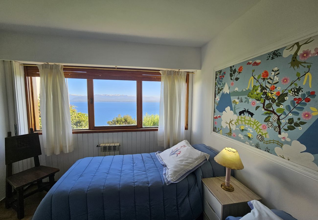 Casa en San Carlos de Bariloche - Naguia con espectacular vista al lago y parrilla