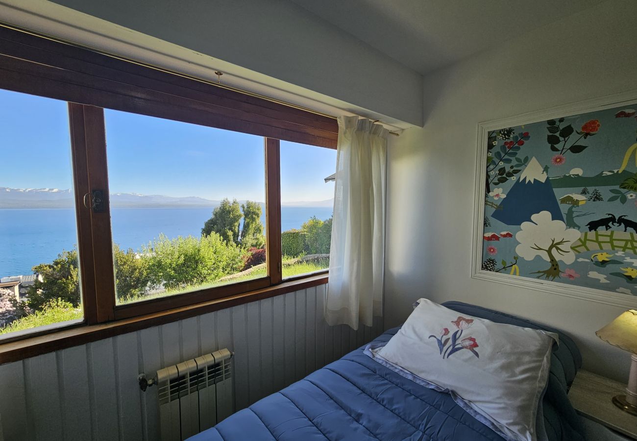 Casa en San Carlos de Bariloche - Naguia con espectacular vista al lago y parrilla