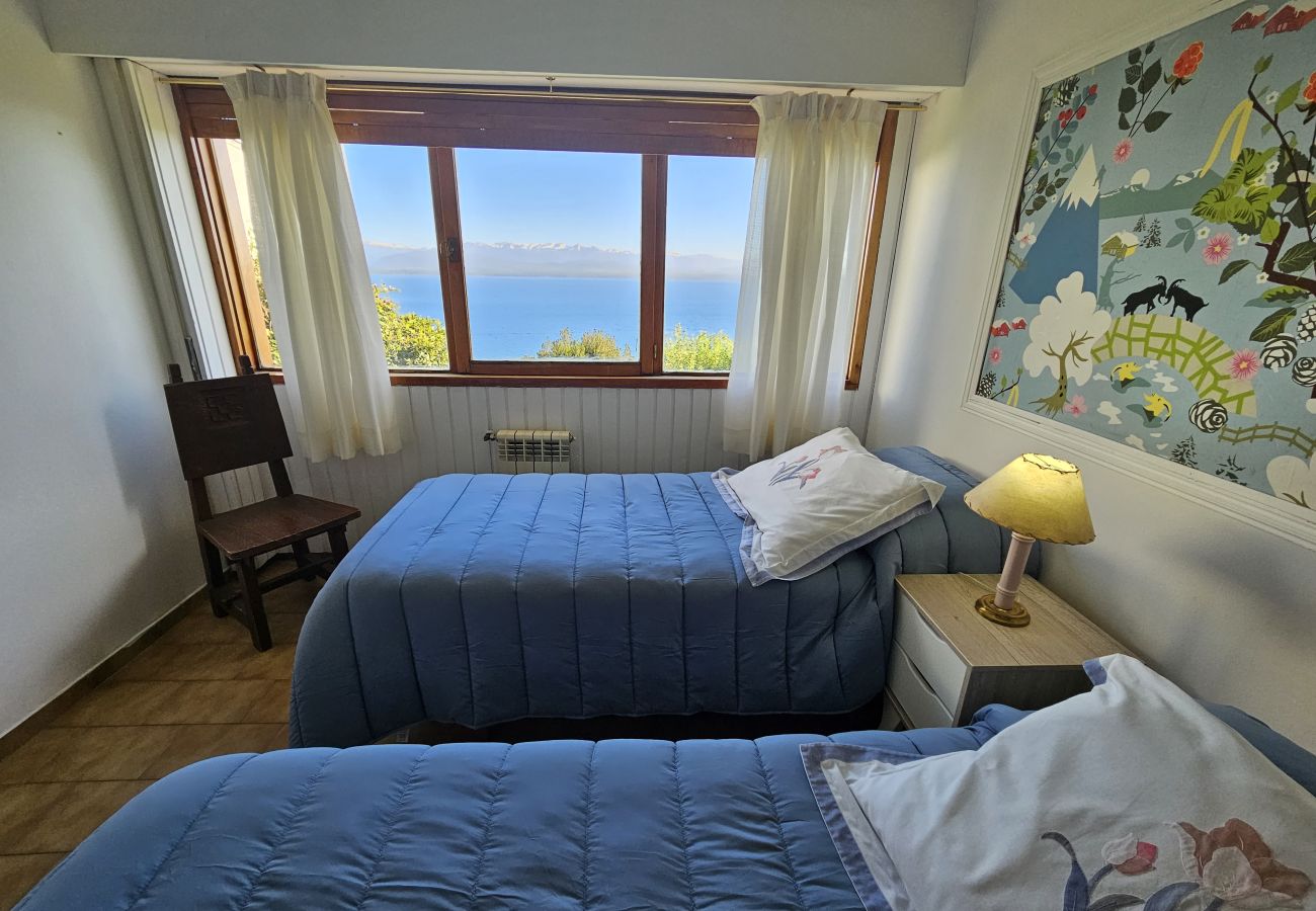 Casa en San Carlos de Bariloche - Naguia con espectacular vista al lago y parrilla