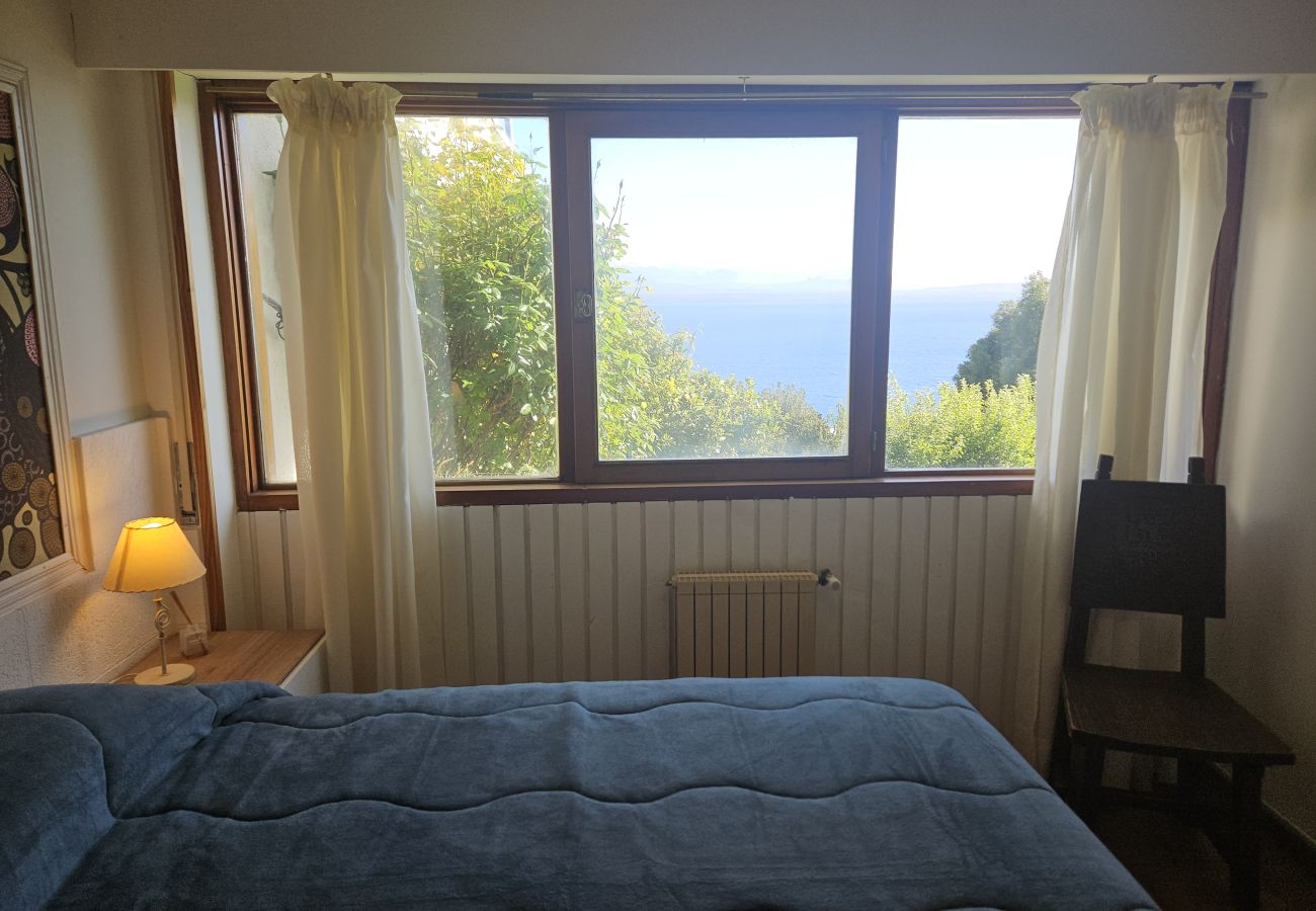 Casa en San Carlos de Bariloche - Naguia con espectacular vista al lago y parrilla