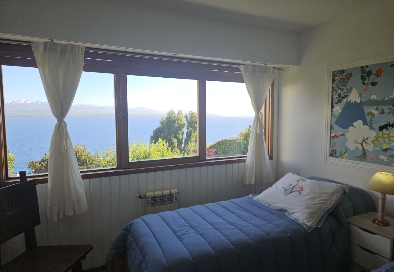 Casa en San Carlos de Bariloche - Naguia con espectacular vista al lago y parrilla