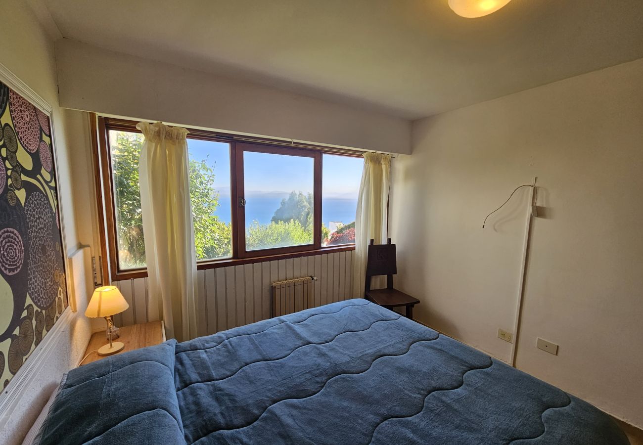 Casa en San Carlos de Bariloche - Naguia con espectacular vista al lago y parrilla