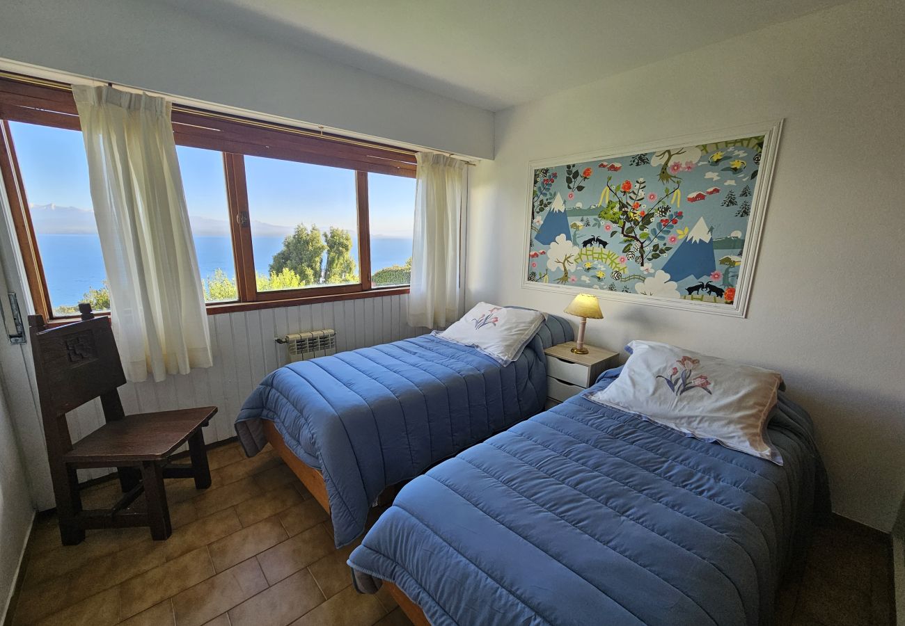 Casa en San Carlos de Bariloche - Naguia con espectacular vista al lago y parrilla
