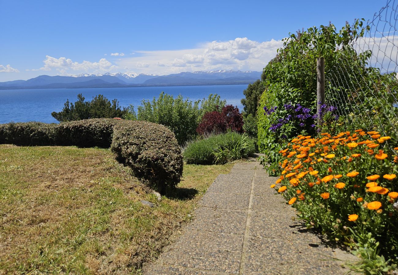 Casa en San Carlos de Bariloche - Naguia con espectacular vista al lago y parrilla