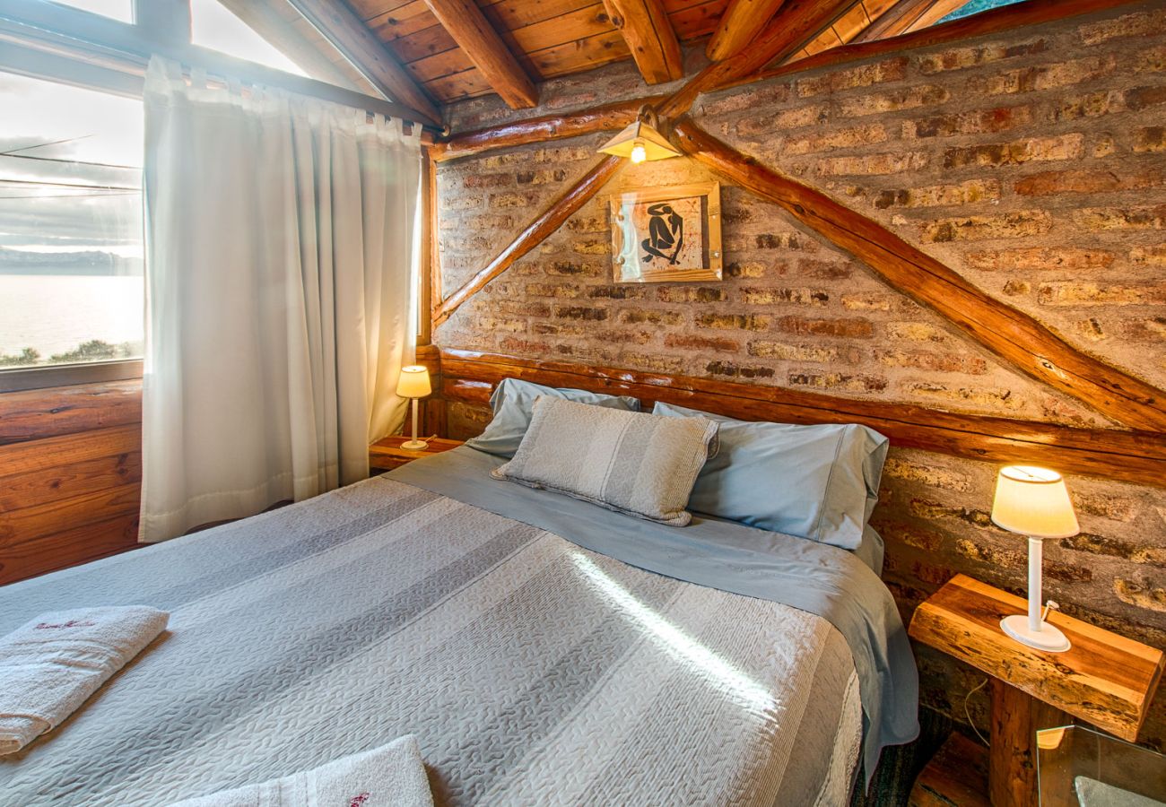 Casa en San Carlos de Bariloche - AYEN QUEN cabañas con vista al lago 1