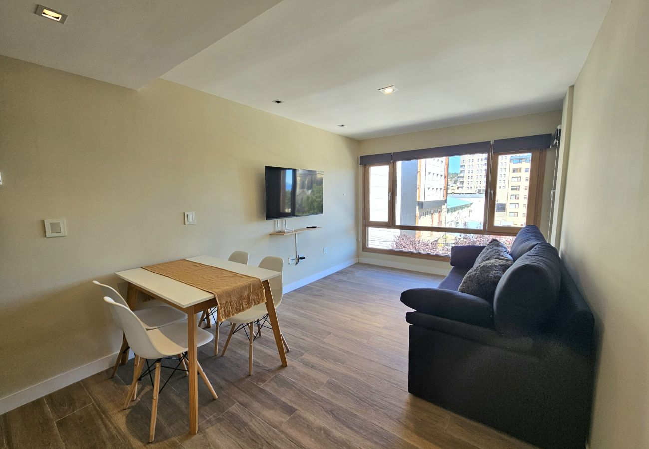 Apartamento en San Carlos de Bariloche - CUATRO SOLES en pleno centro con estacionamiento