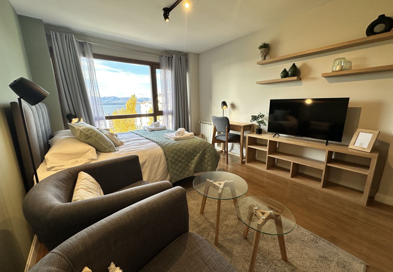 Estudio en San Carlos de Bariloche - GRINLY con vista al lago y estacionamiento